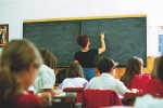 SCUOLA:STUDENTI IN CLASSE E GENITORI FUORI DALLA SCUOLA.ATT.PEREGO - SCUOLA ELEMENTARE DI VIA NOE - Fotografo: FOTOGRAMMA