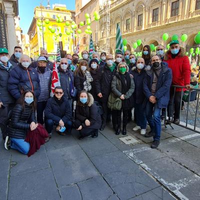 La Cisl Marche alla manifestazione nazionale a Roma Sbarra: «Il Paese ha bisogno di coesione e unità. Non è il momento in cui ci si può accontentare di essere ‘contro' »